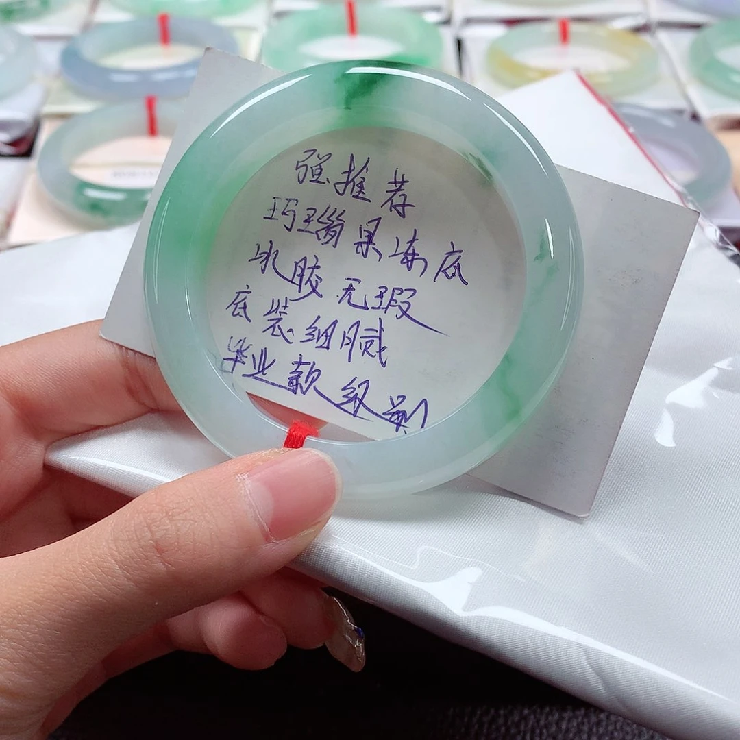 翡翠手镯未镶嵌天然a货翡翠54，绿仙子 冰胶共存