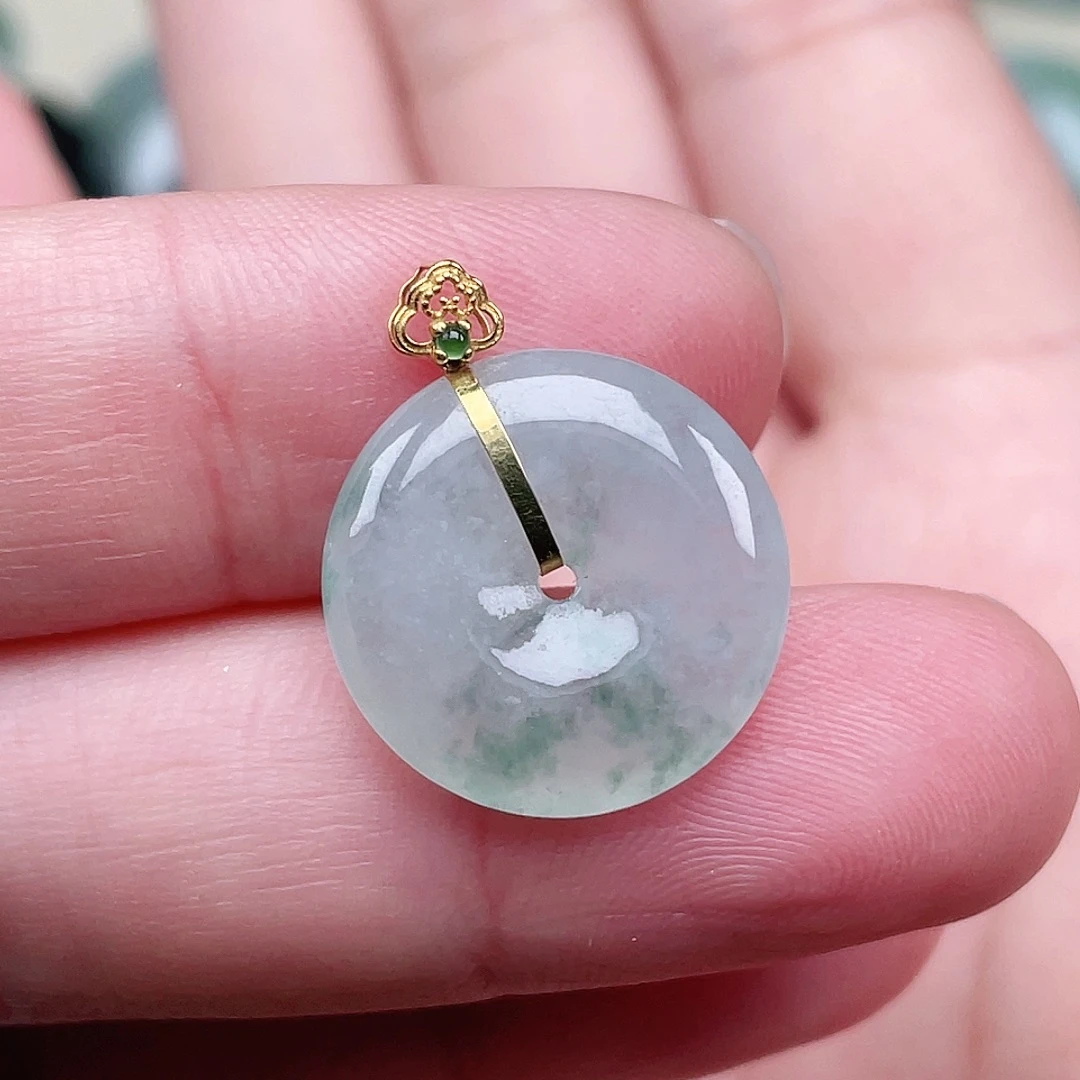 翡翠未镶嵌颈饰平安扣