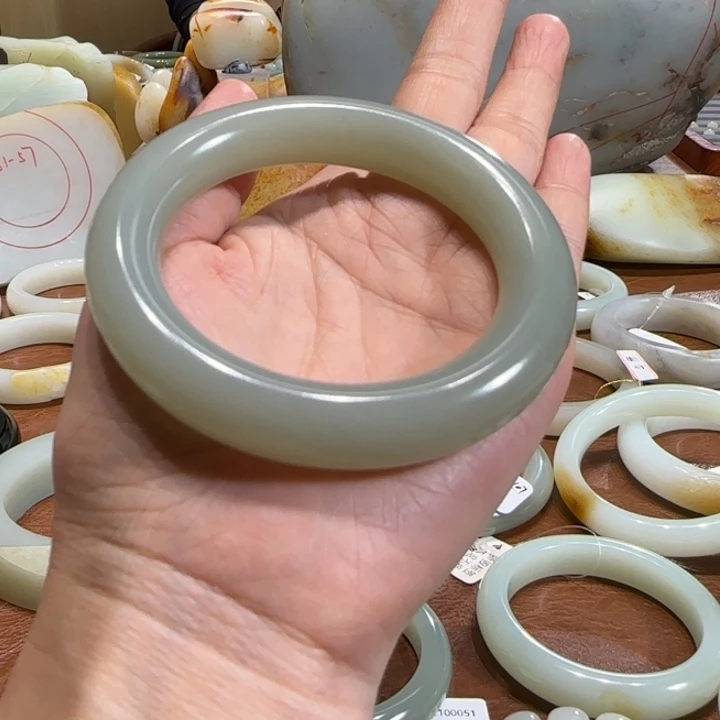 未镶嵌手镯和田玉