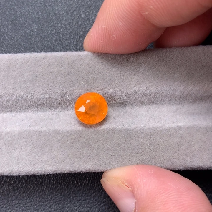 石榴石（芬达石）裸石未镶嵌4.13ct