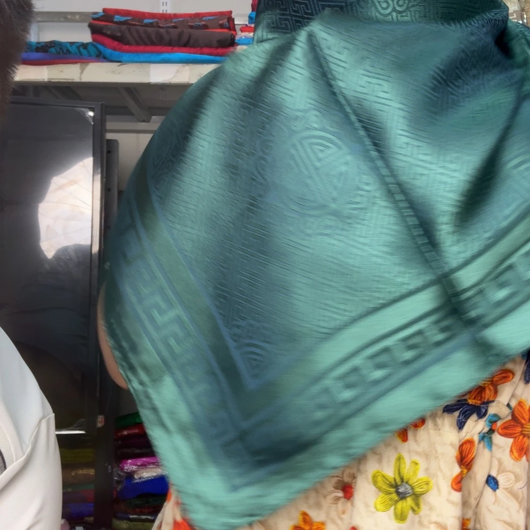 甩甩手甩甩手甩墨绿色