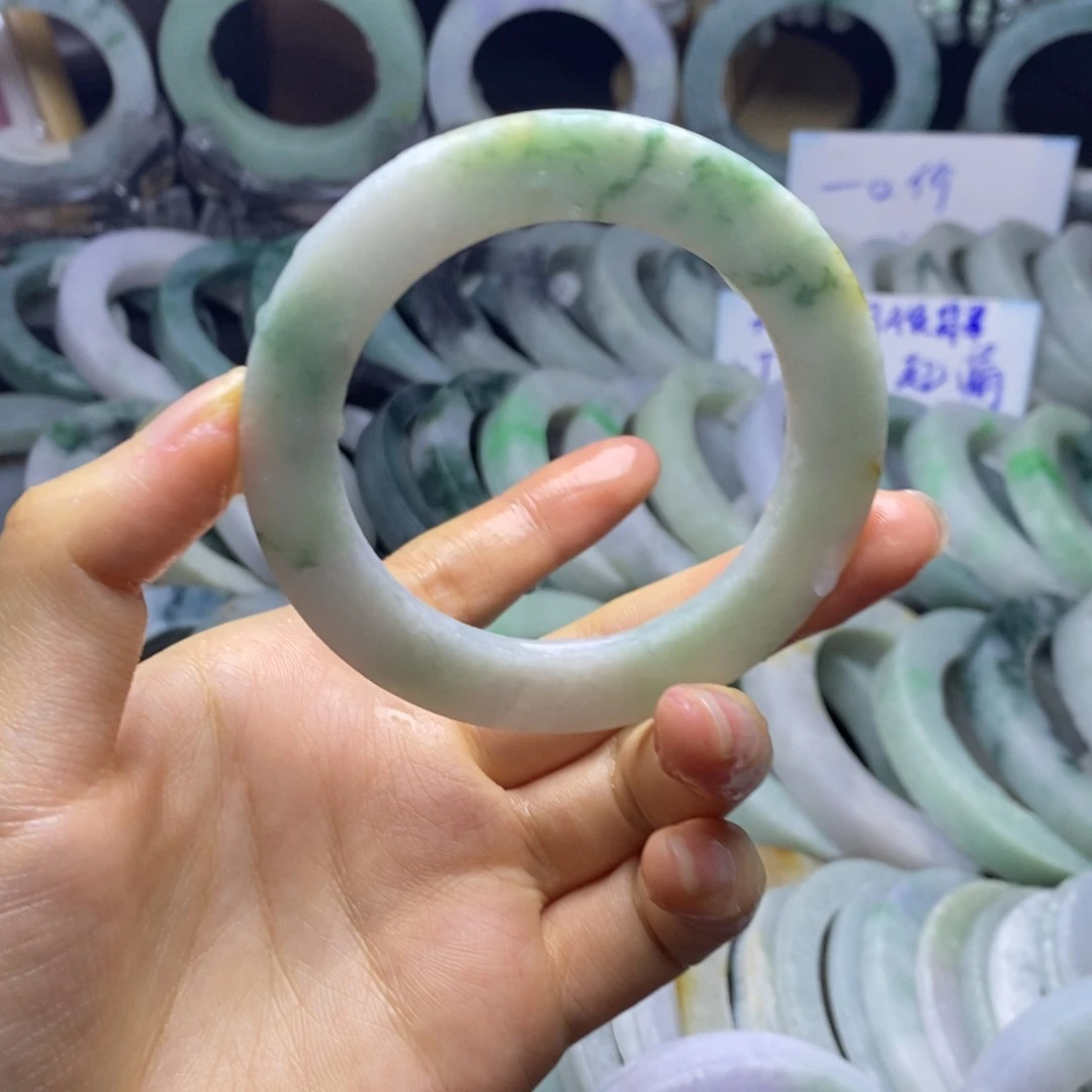 定制翡翠未镶嵌手镯