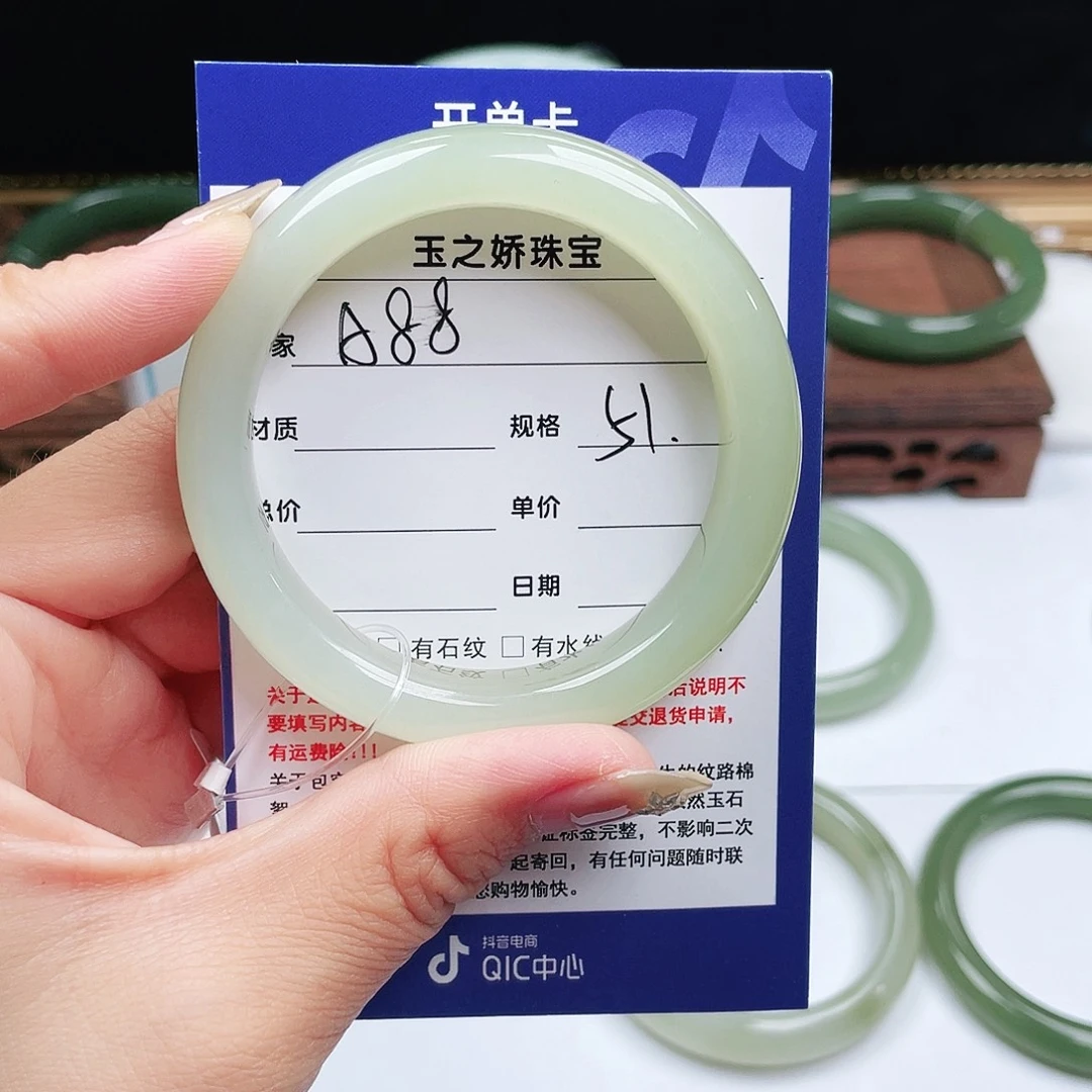 樱***花未镶嵌手镯和田玉