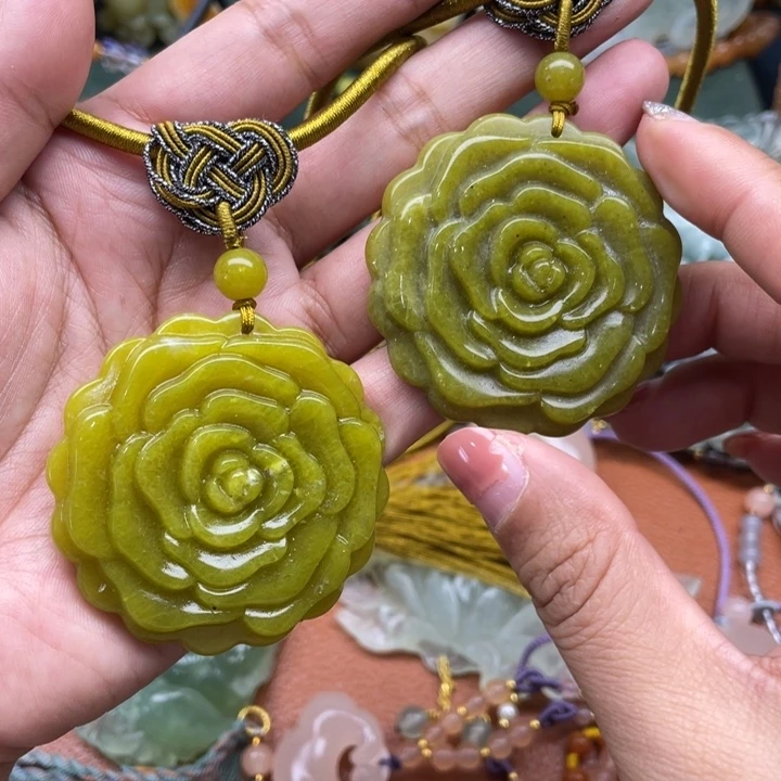 蛇纹石玉未镶嵌颈饰