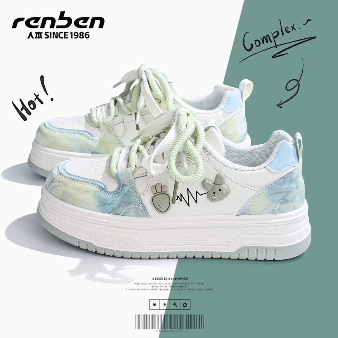 人本拼色板鞋女鞋春款2026新款爆改小熊高颜值超软厚底小白鞋子