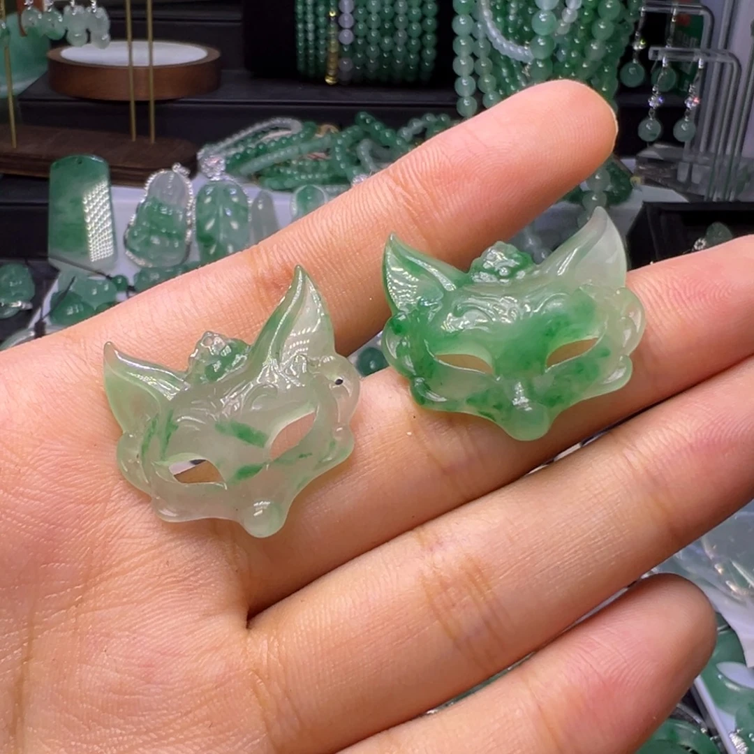 石英质玉（非洲翠）未镶嵌颈饰