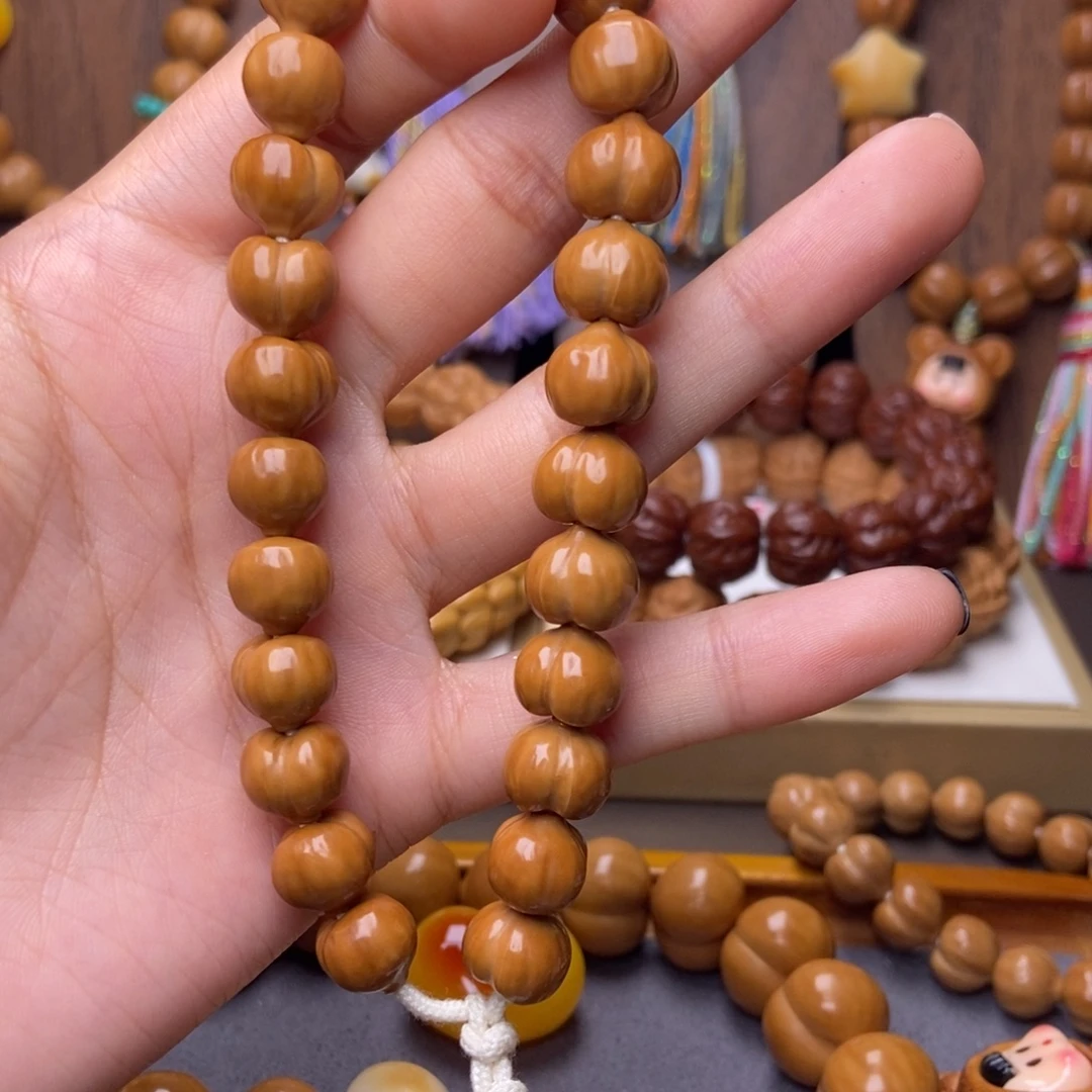 猴头核桃吊坠手持