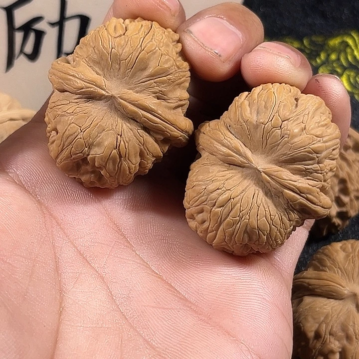 a***e文玩核桃吊坠元宝