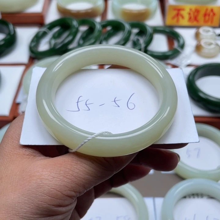 未镶嵌手镯和田玉