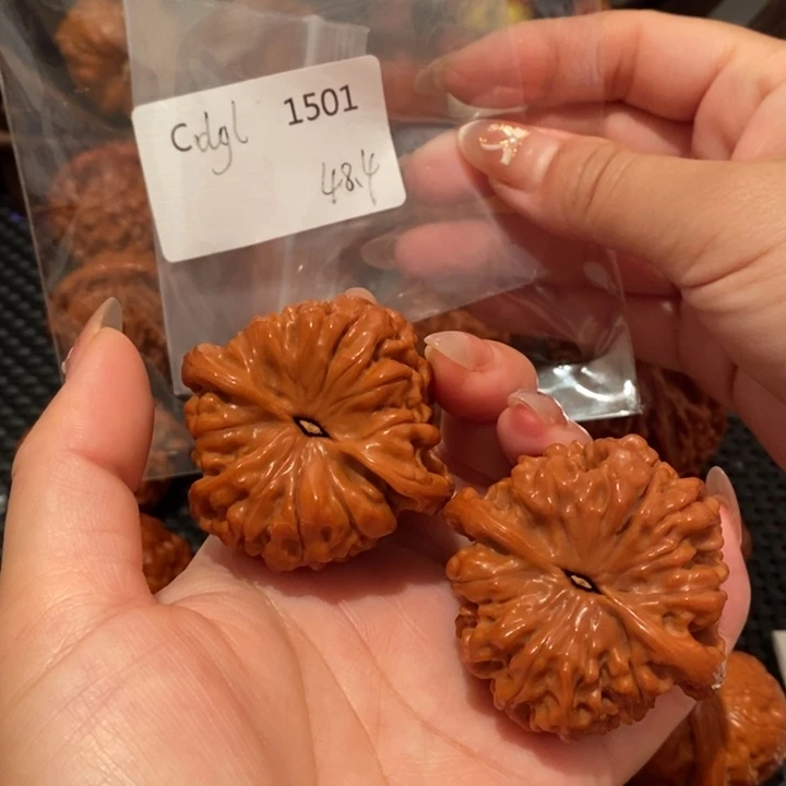 把件文玩核桃精品麒麟纹官帽48.4