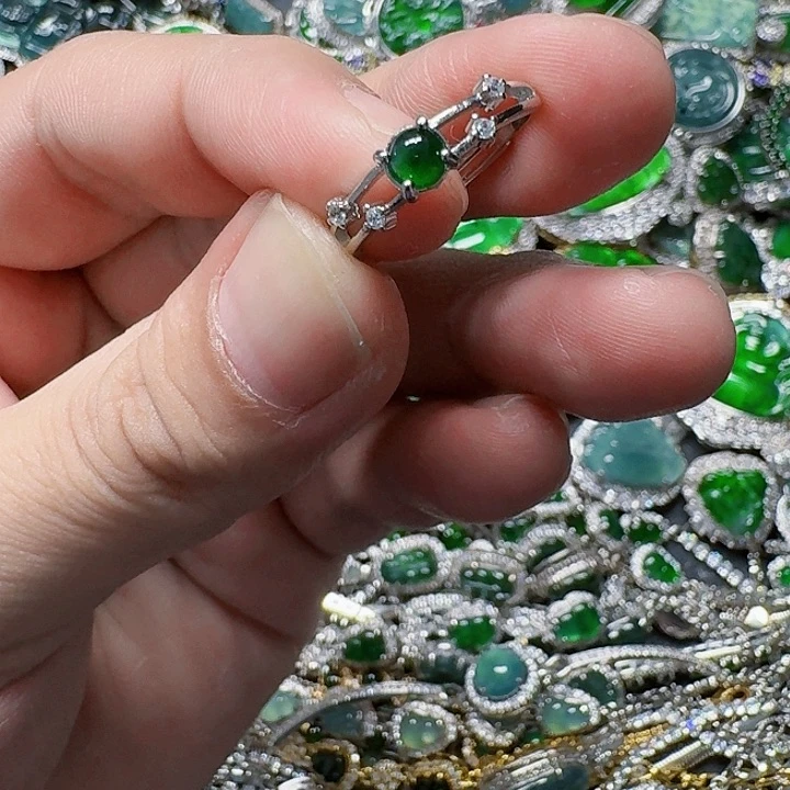 翡翠颈饰未镶嵌天然A货翡翠放漏