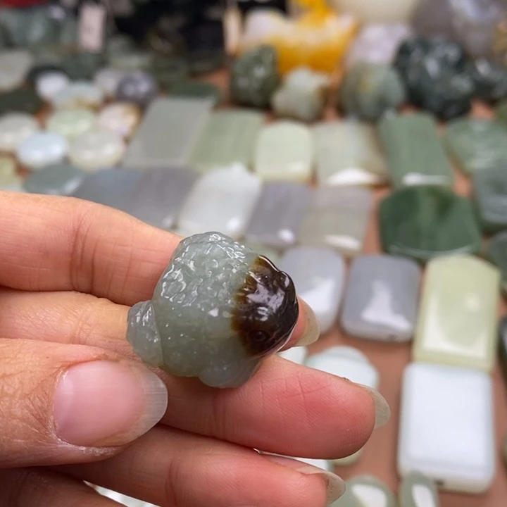 和田玉未镶嵌颈饰予