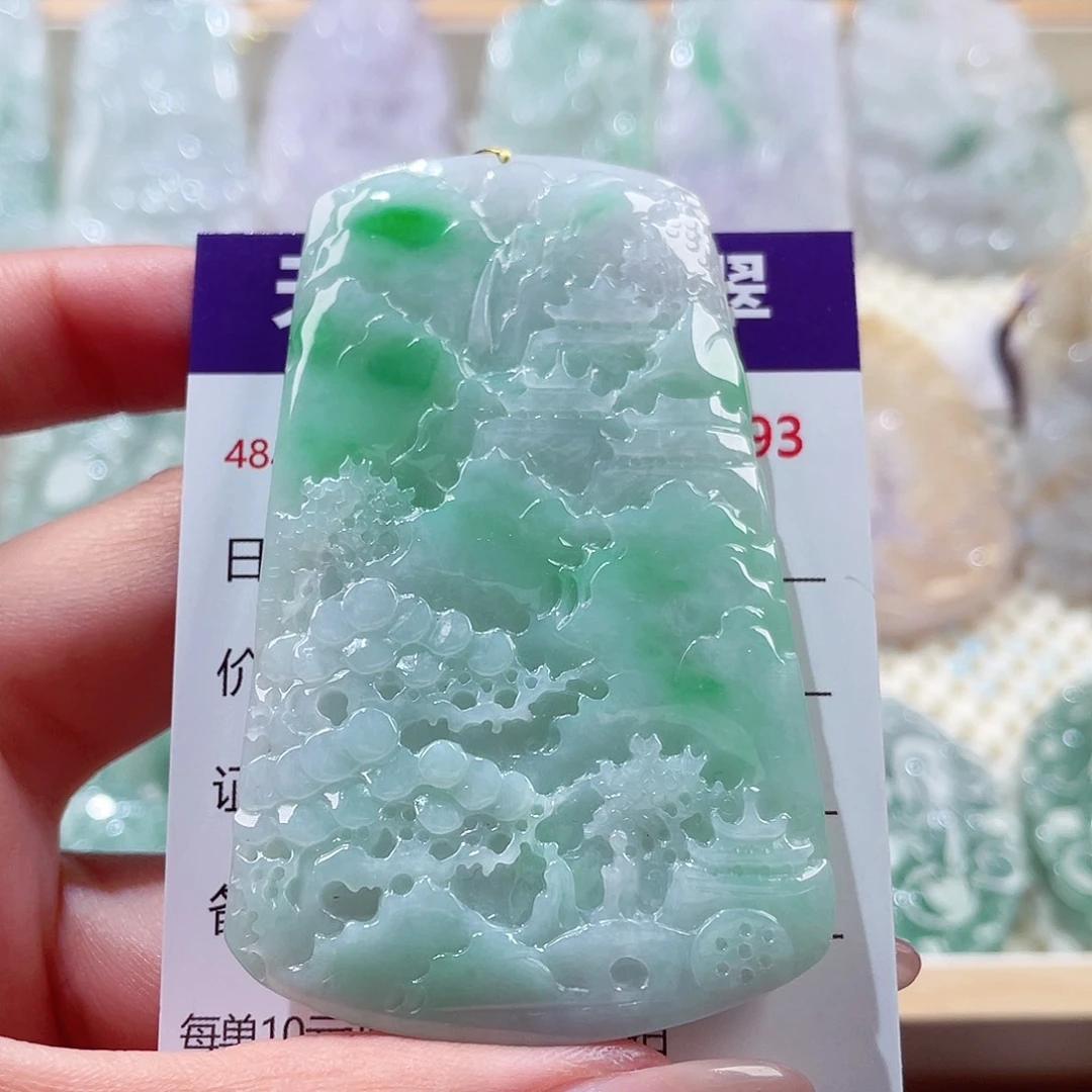 翡翠未镶嵌颈饰山水