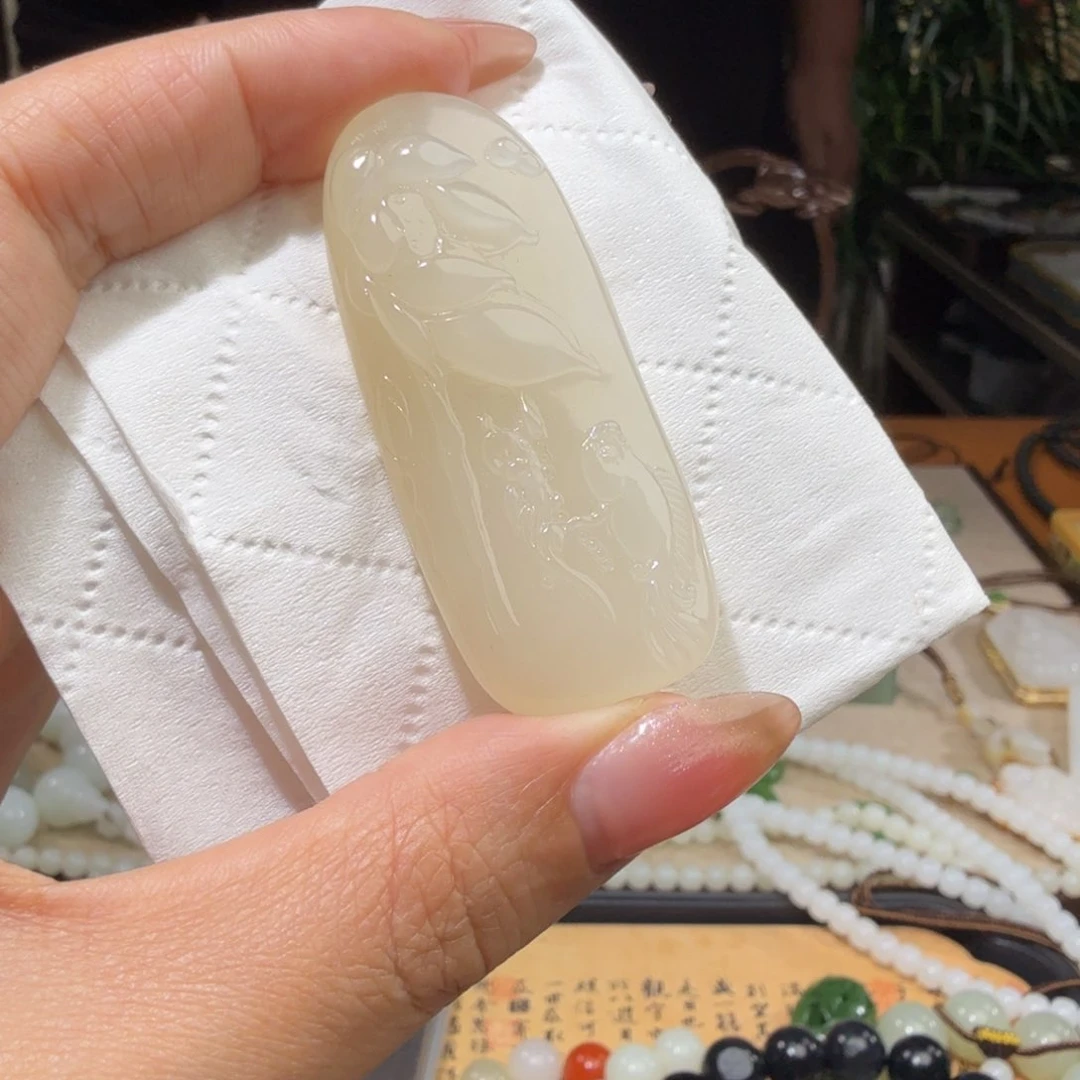 和田玉挂件未镶嵌小****?