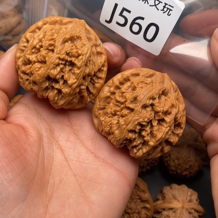 ξ****吊坠桃核J560粗筋