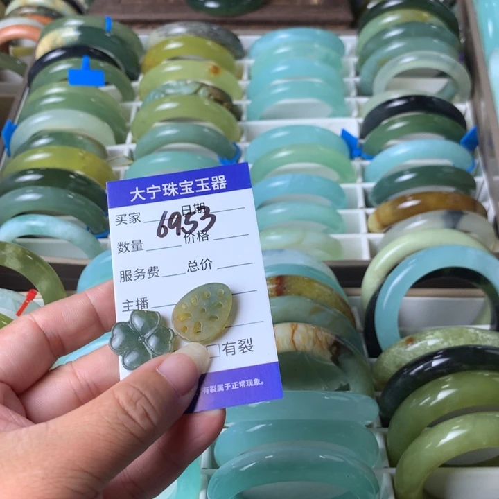 未镶嵌蛇纹石玉颈饰6953