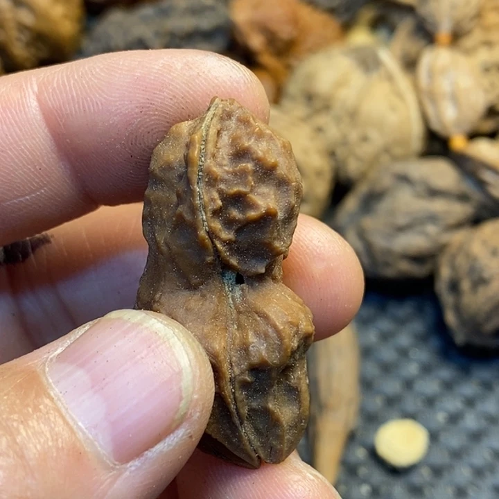 文玩核桃吊坠娜姐160