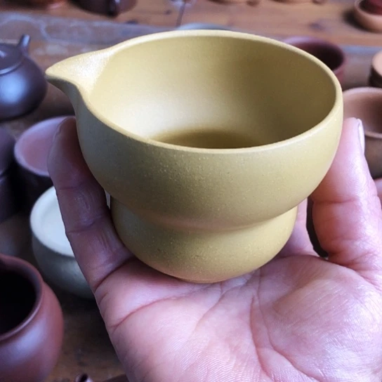 紫砂茶壶黄段泥公道杯230毫升左右