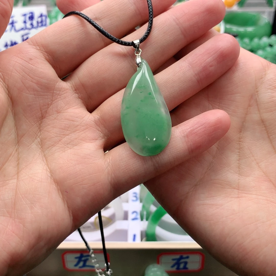 石英质玉未镶嵌吊坠青青-吊坠-多人