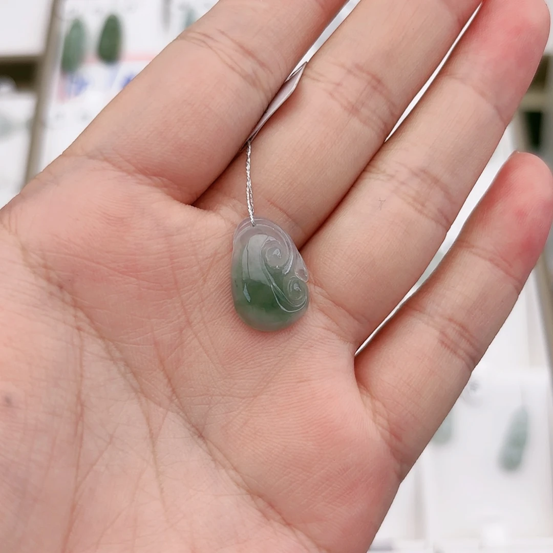 翡翠颈饰未镶嵌如意