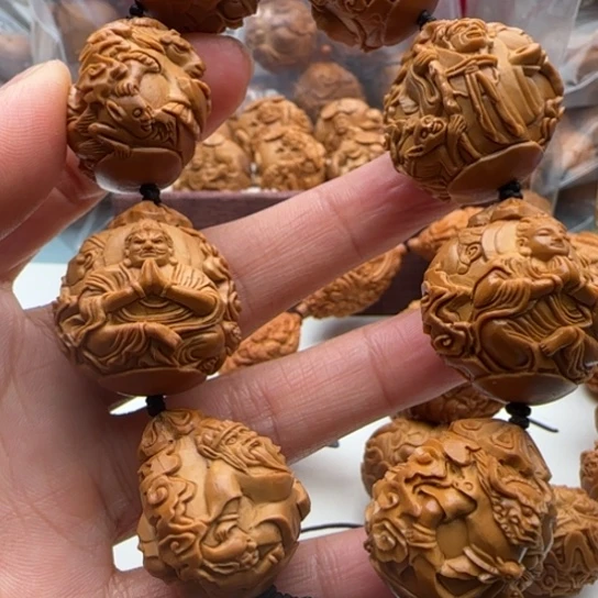 橄榄核手串猎*雕刻工艺