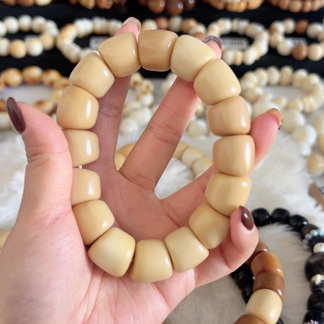 吊坠白玉菩提18卡风华色斜切肠芽眼纹