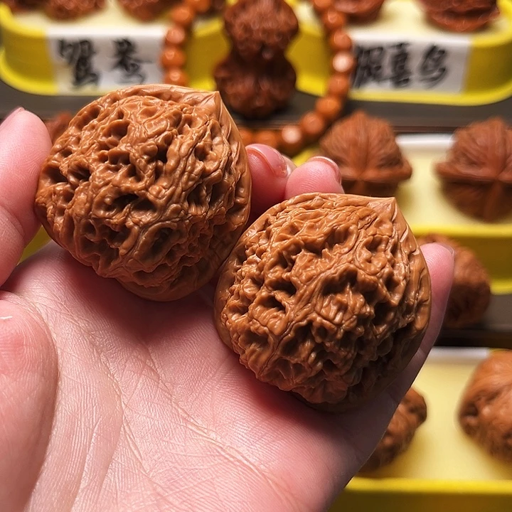 中***教文玩核桃吊坠39尺水龙纹狮子头