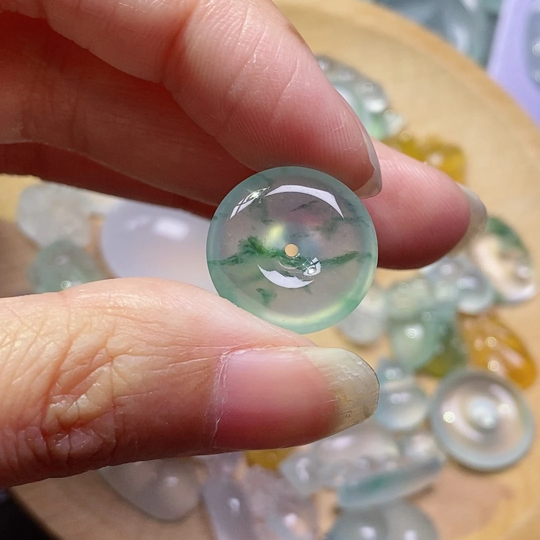翡翠颈饰未镶嵌翡翠