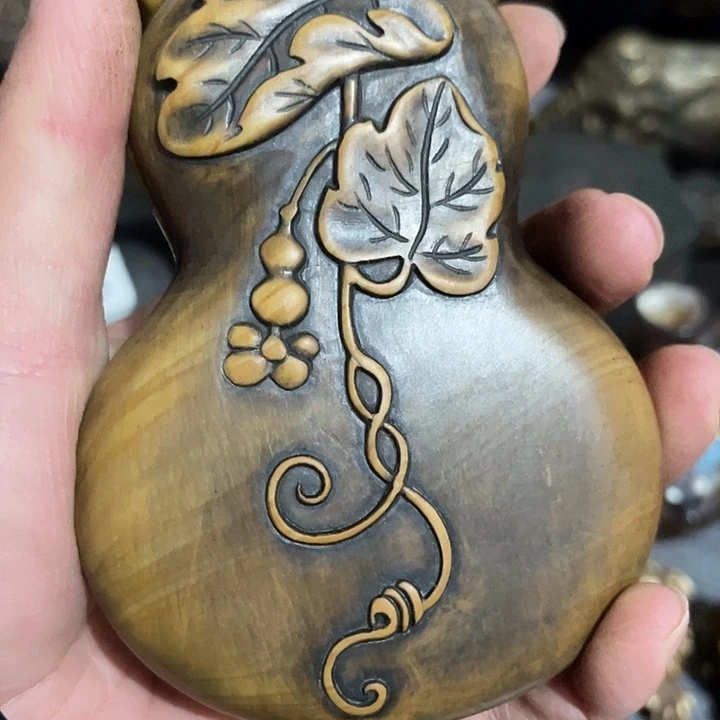 知***和铜小件。