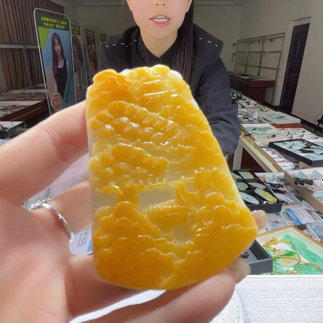 翡翠未镶嵌颈饰一