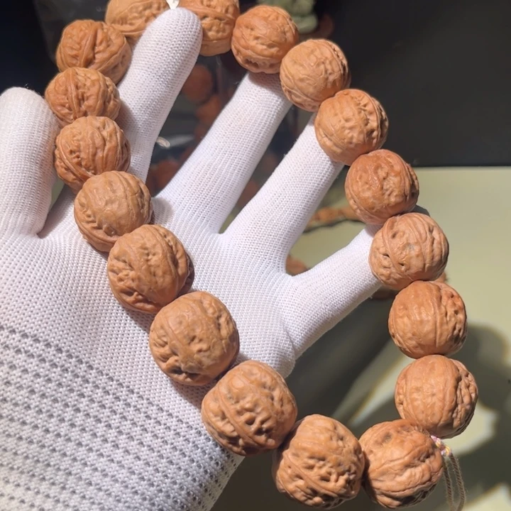 手串文玩核桃…………3