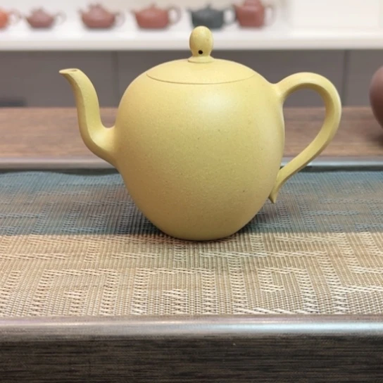 茶壶紫砂黄龙山原矿本绿半手工（200 cc）