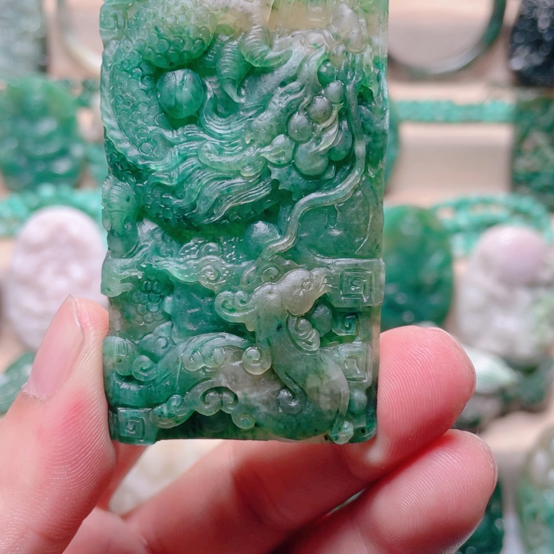 独山玉未镶嵌颈饰