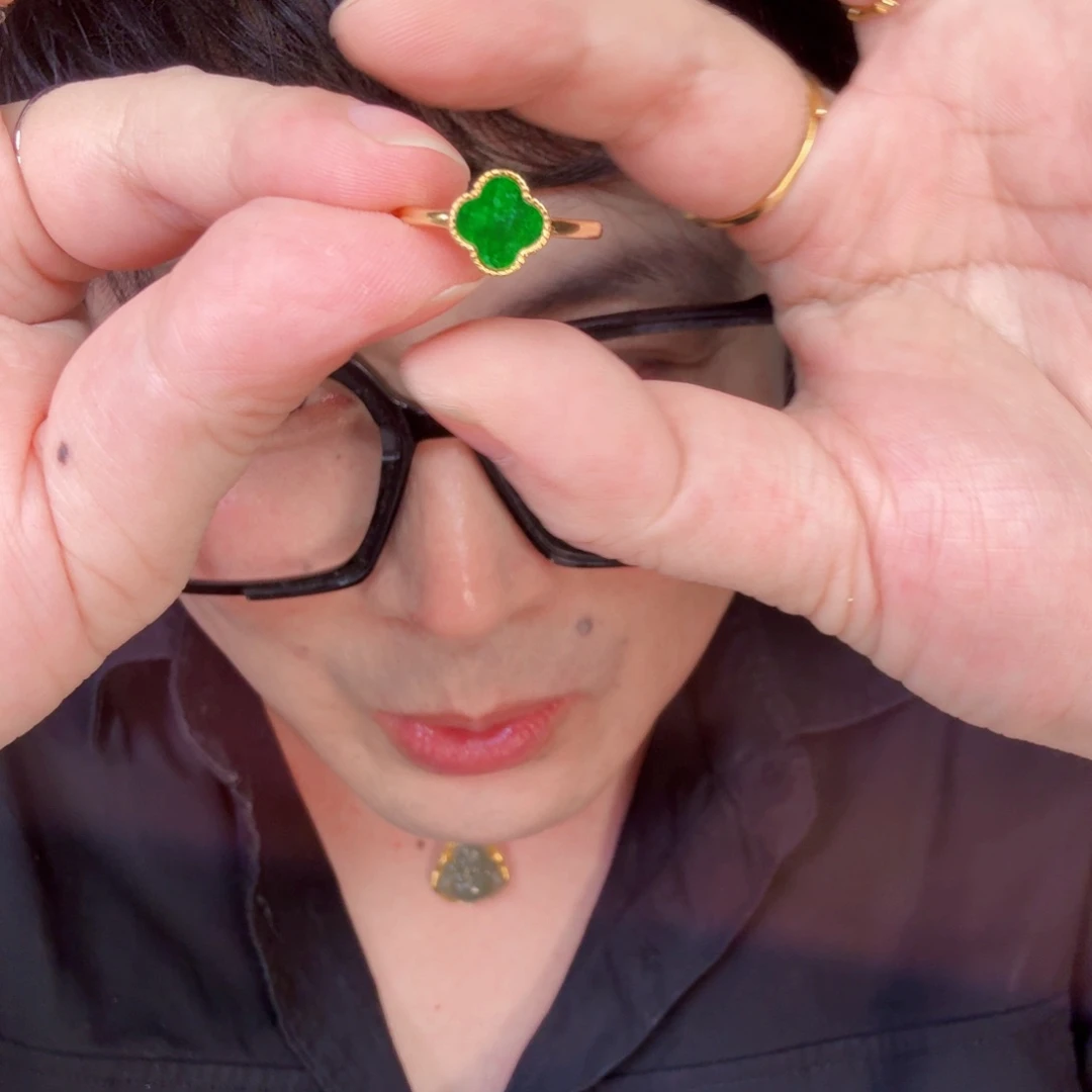 翡翠未镶嵌颈饰一件