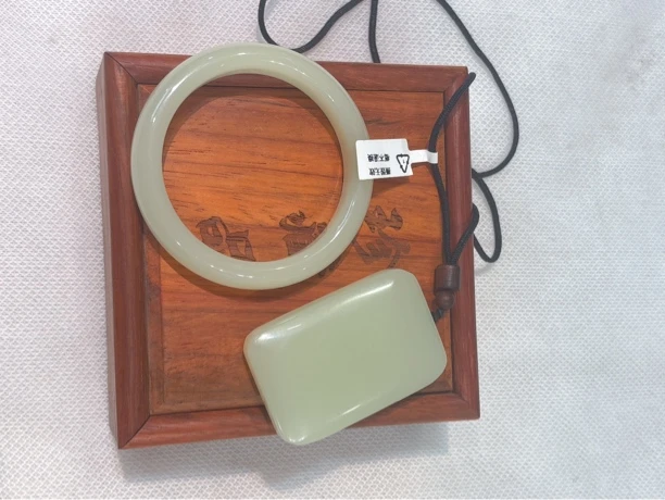 和田玉鸭蛋青手镯➕无事牌两件套带刻字方盒