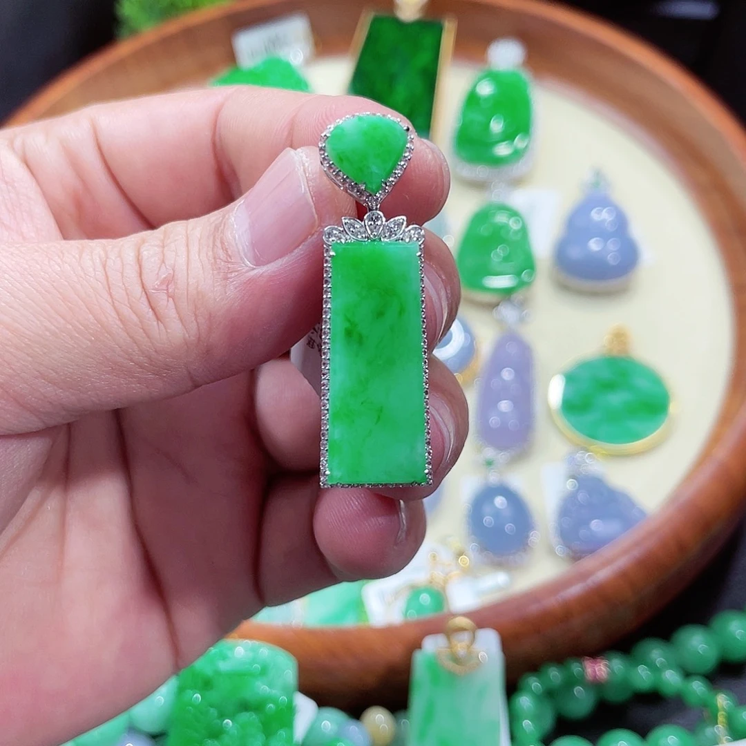 翡翠吊坠(不含链)18K金镶嵌