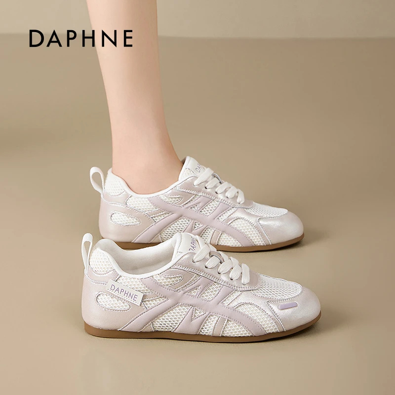 达芙妮休闲鞋女2025秋季新款百搭轻便板鞋网面透气舒适阿甘运动鞋