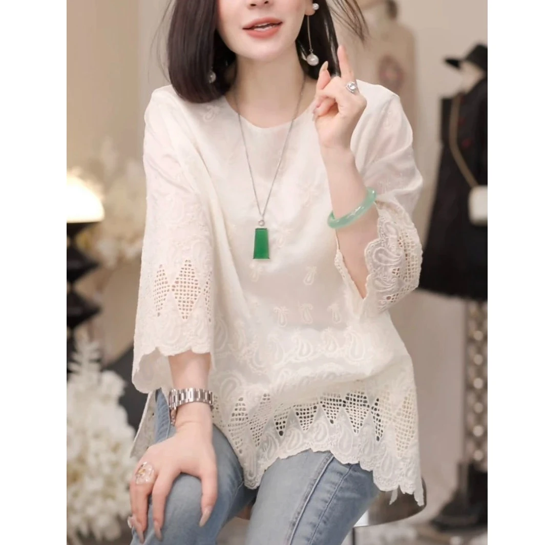 2025秋冬新款法式纯色蕾丝洋气减龄小众设计感镂空独特别致上衣女