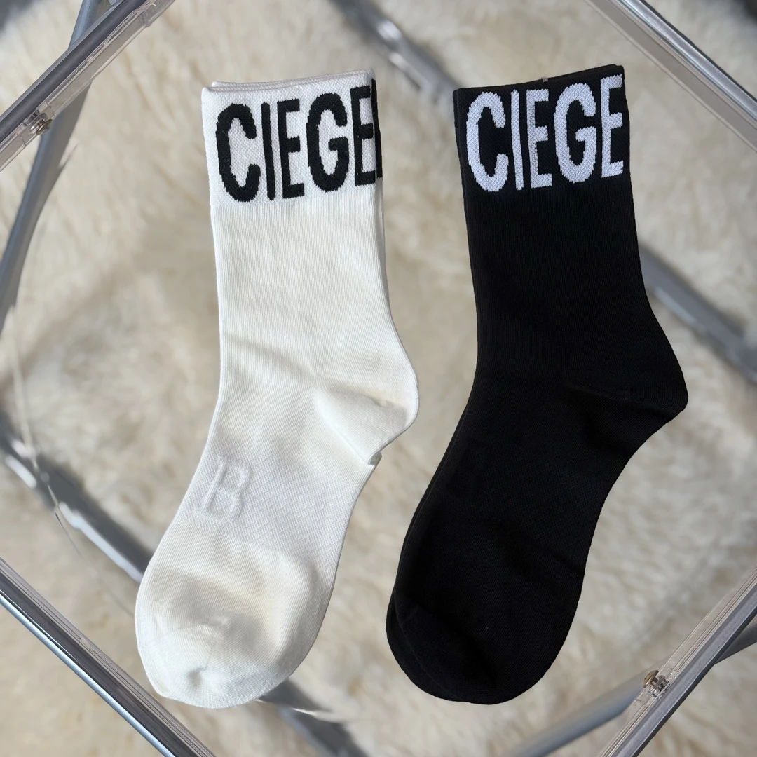 韩版四季款纯色大字母中筒袜女个性百搭简约棉袜舒适外穿网红潮袜