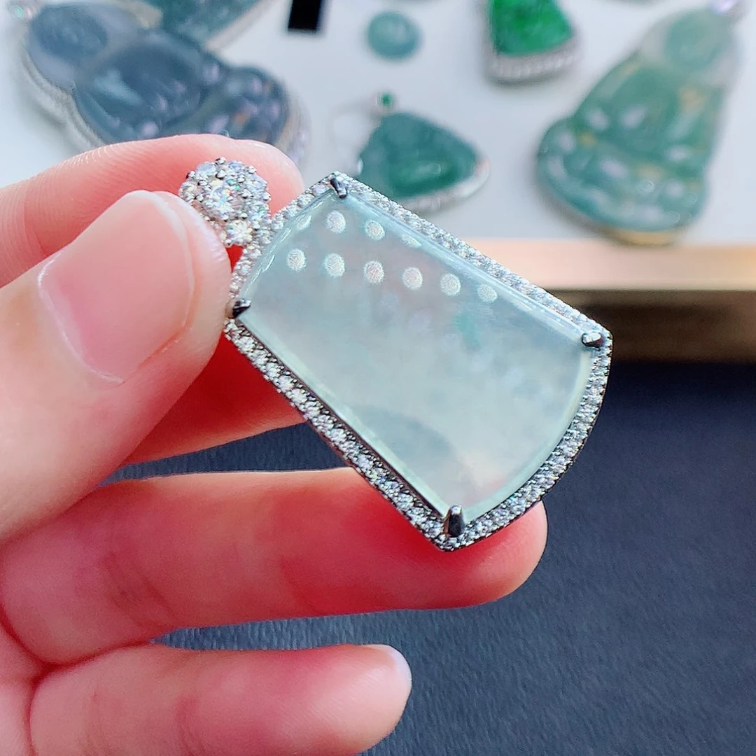 翡翠颈饰未镶嵌翡翠