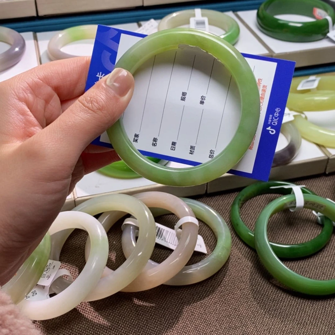 【闪购商品】和田玉手镯未镶嵌清*