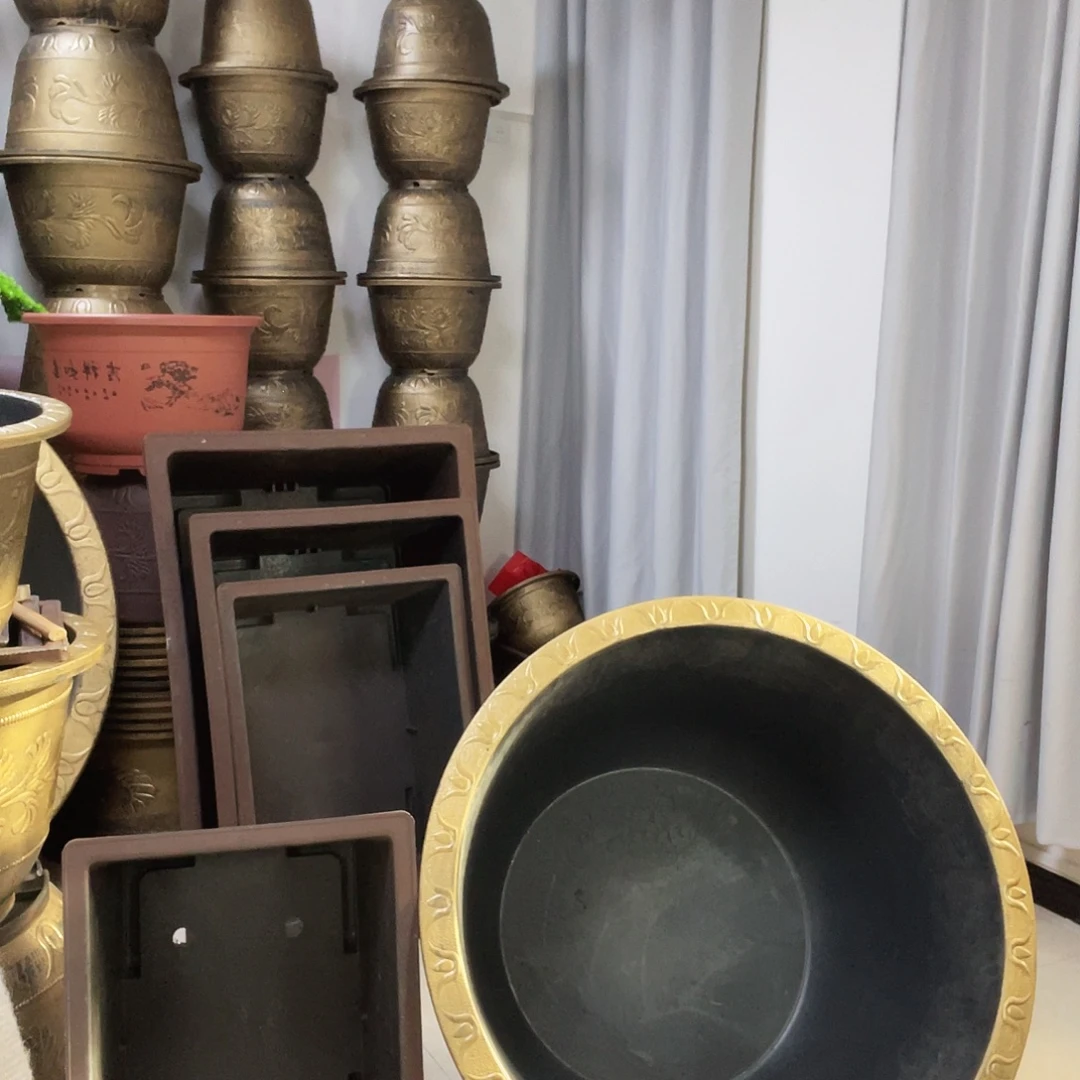 一个40口径，一个50口径。紫砂色。有孔有孔