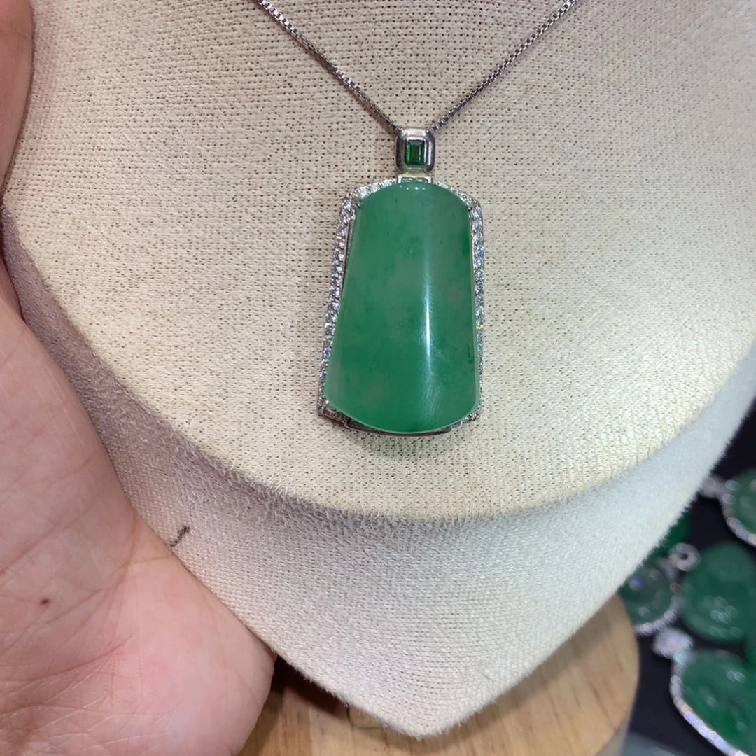 颈饰银S925镶嵌石英质玉（非洲翠）