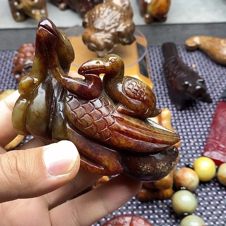 蛇纹石玉未镶嵌颈饰无*