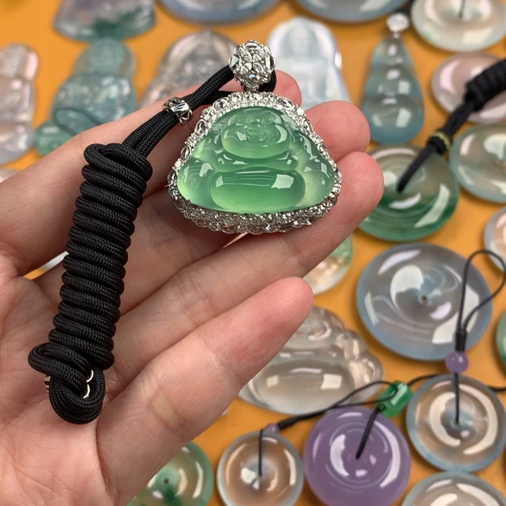 颈饰未镶嵌翡翠…..