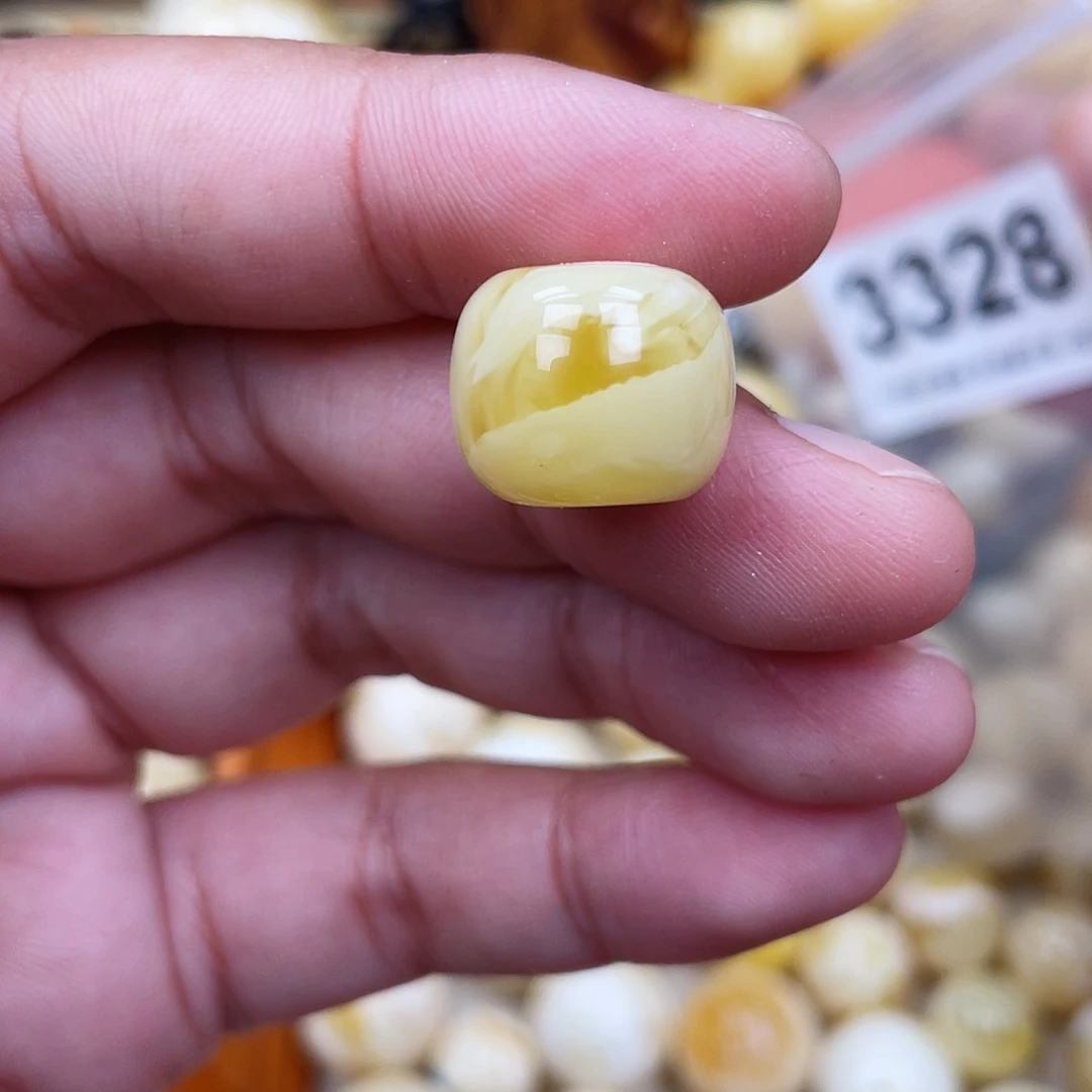 蜜蜡未镶嵌珠宝奇石