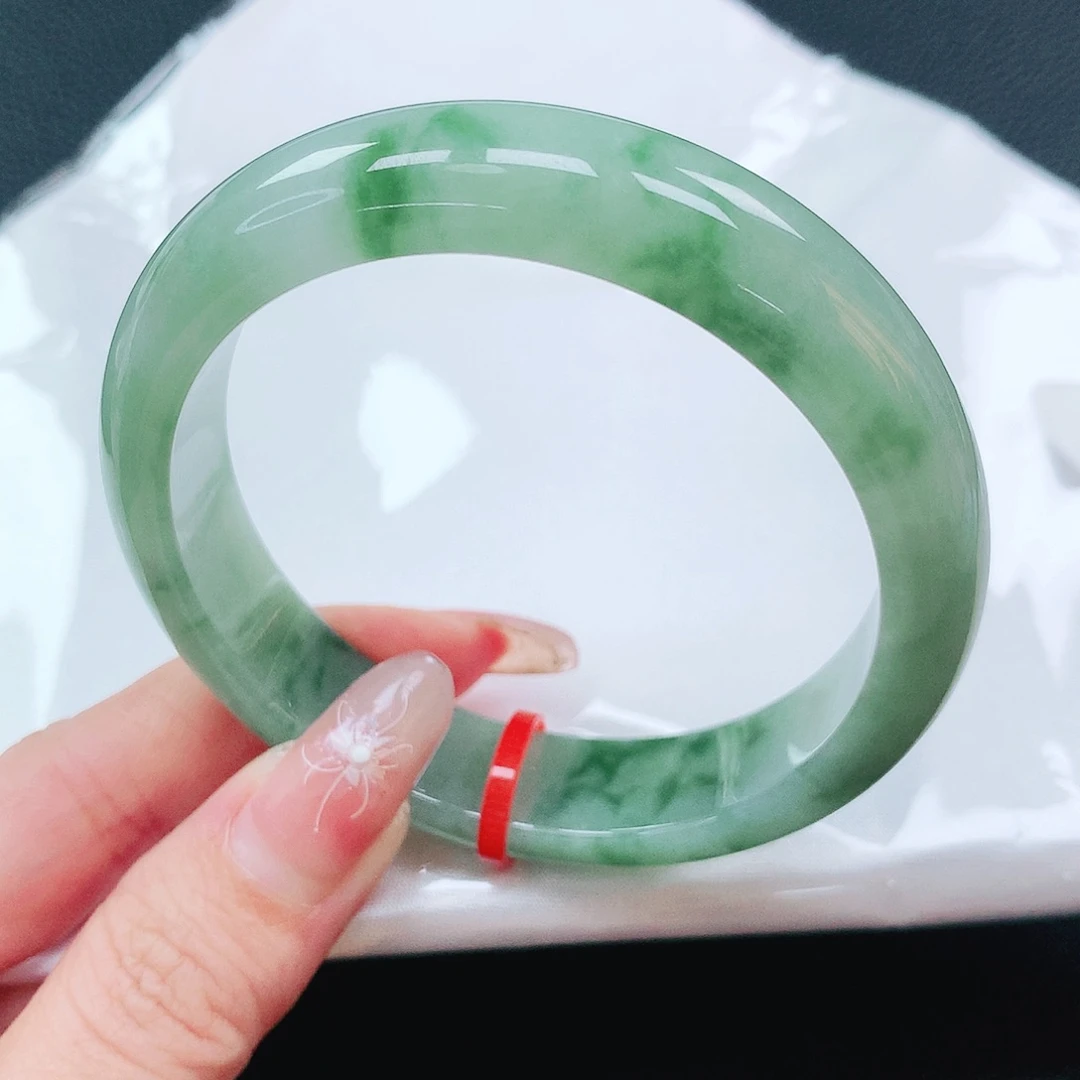 翡翠手镯未镶嵌57圈