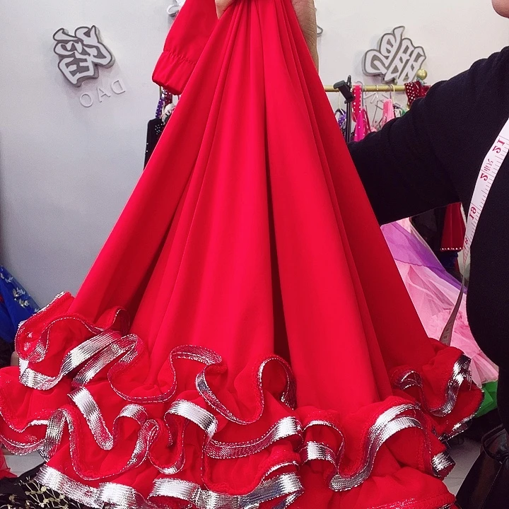 交谊舞和歌舞演出三方面