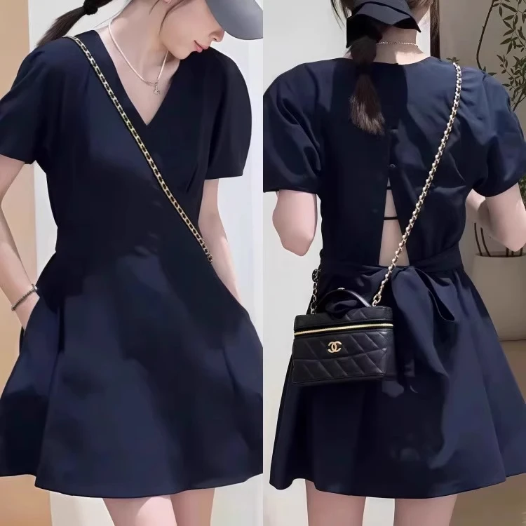 收腰小众设计感后背镂空夏季黑色连衣裙2025年时尚洋气显瘦韩系女