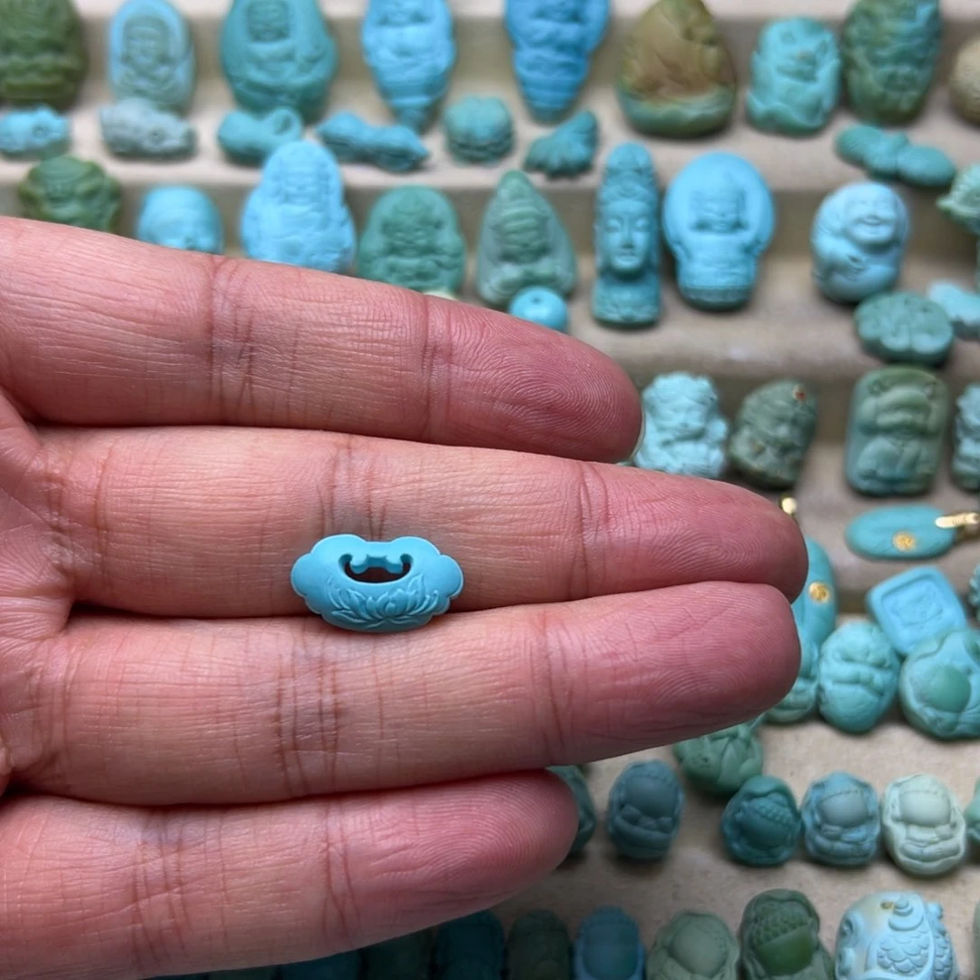 未镶嵌绿松石颈饰